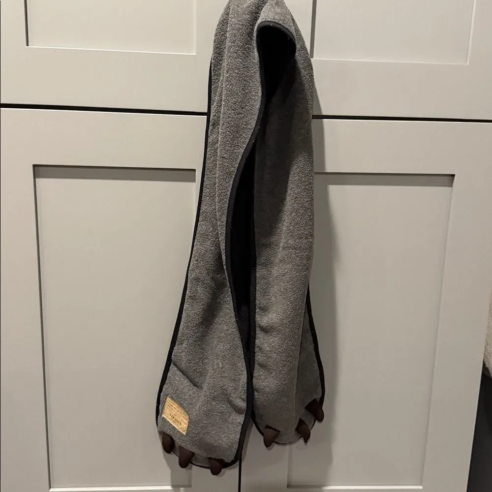 Gray and black kids Gap scarf 🧣